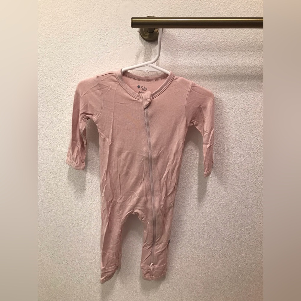 Kyte baby zipper romper // 3-6 month // color is Blush
